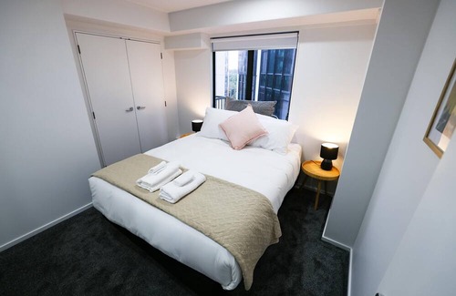 Grafton Apartment | 2br apartment with balcony and free carpark