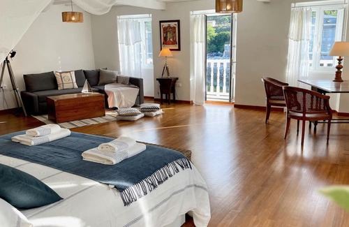 Porto do Barqueiro House | The Cliffs - Barqueiro & Blue