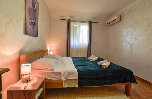 Dobrota Apartment | Sea View Vacation Flat w Balcony in Kotor