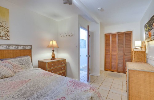 Aiea House | Sun-Dappled Aiea Apartment: 11 Mi to Beach!