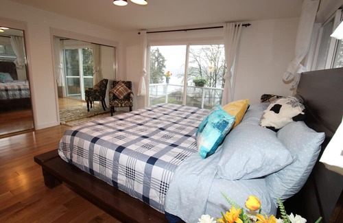 Mercer Island House | 3040 90th PL SE Mercer Island