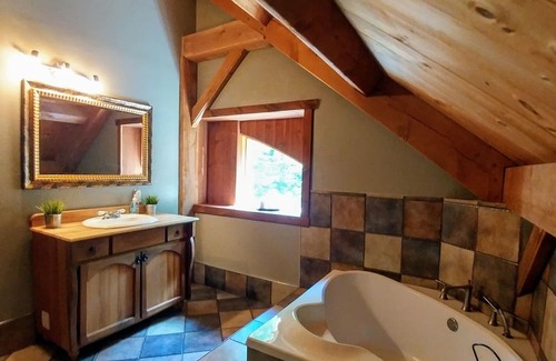 Havelock Ski Chalet | Magnifique Chalet en Pleine Nature, Sans Voisin à Moins de 1h de Montréal