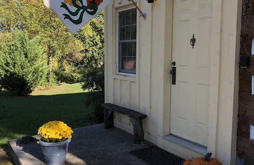 McGaheysville Cabin | Authentic, Spacious 1820 log cabin, close to Massanutten, JMU