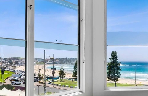 Bondi Beach Apartment | Stylish Bondi Beachfront Apt with Ocean Views