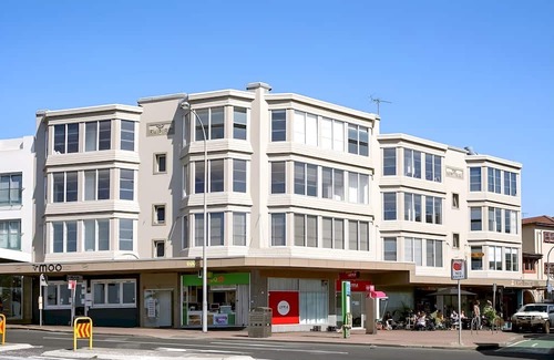 Bondi Beach Apartment | Stylish Bondi Beachfront Apt with Ocean Views