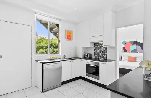 Bondi Beach Apartment | Stylish Bondi Beachfront Apt with Ocean Views