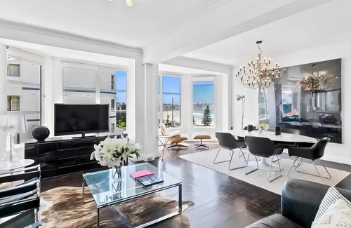 Bondi Beach Apartment | Stylish Bondi Beachfront Apt with Ocean Views
