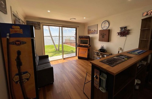 Mulwala House | Luxury Lakeviews - The Lake House Mulwala