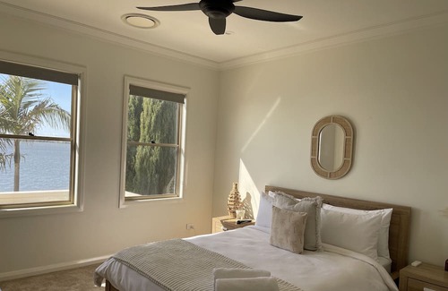 Mulwala House | Luxury Lakeviews - The Lake House Mulwala