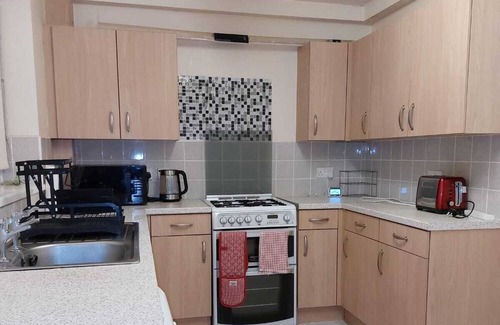 Chapeltown House | Remarkable 3-Bed House in Leeds