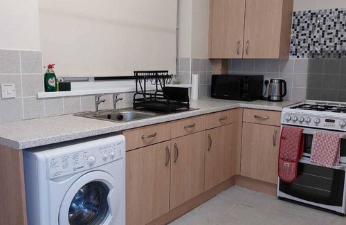 Chapeltown House | Remarkable 3-Bed House in Leeds