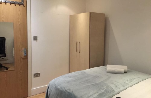 St. Pancras House | (121) Comfort 5 Bedroom House in Euston, Central London - up to 11