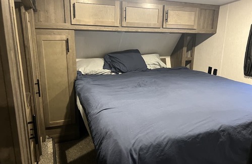 Troutdale House | Gateway to the Gorge; and Mt. Hood. Edgefield McMenamins, and Waterfalls Hikes.