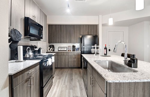 George Bush Park/Eldridge Apartment | ✨Brand New Luxurious, Spacious, Gated 2bd Apt