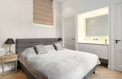 Red Light District Apartment | 2 Bedrooms Apartment 1012