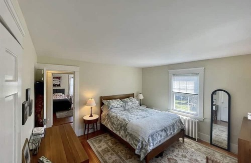 Top of the Hill House | Lovely 4 bdrm home- perfect location- walk to beach and town. Parking/EV Chrgpnt