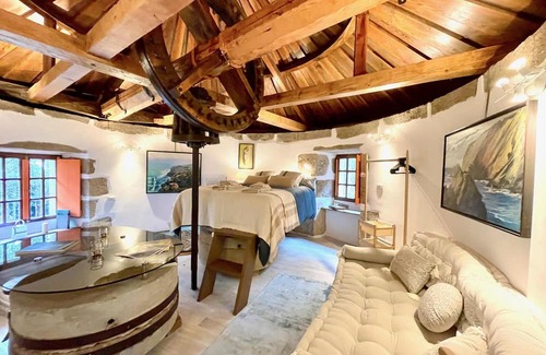 Porto do Barqueiro House | The Cliffs - The Painted Mill