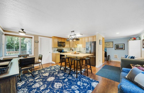 Netarts House | Cottage Near the Bay. Beautiful getaway home, located in Netarts OR!