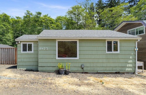 Netarts House | Cottage Near the Bay. Beautiful getaway home, located in Netarts OR!