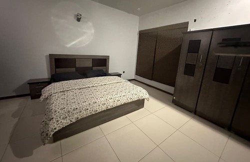 Saddar Town House | Modern Spacious Home in Clifton. Wealthy and safe area! — 5 min from Dolmen Mall