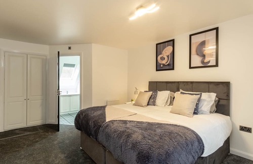 Birmingham House | Luxury Executive Home in Birmingham