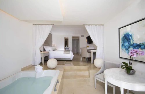 Punta Cancun Resort | Le Blanc Spa Resort w/ Diamond All Inclusive!