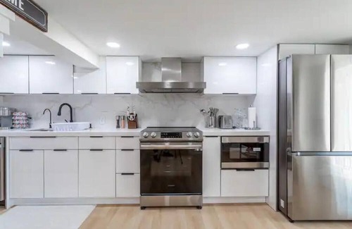 Huntington Apartment | Luxe Provincial Style Studio w/ Patio & Parking