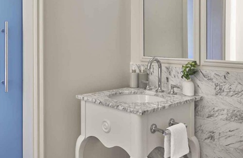 Downtown House | Indulge In Contemporary Comfort! 4 Pool View Units, Near Santa Monica Beach!