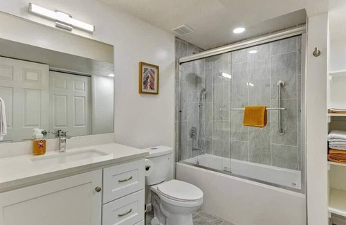 Sandy House | Canyon Cottage | Sandy | 2 bd 1 ba | Workspace