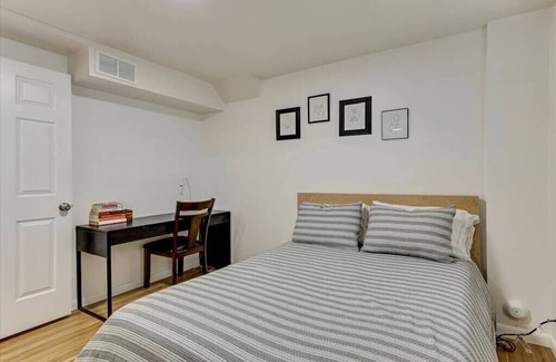 Sandy House | Canyon Cottage | Sandy | 2 bd 1 ba | Workspace