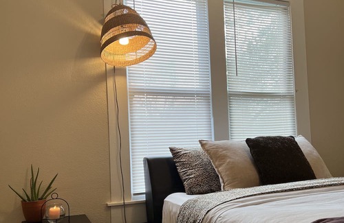 Heritage House | Cozy Spaceship Ranch House Meets Historical San Marcos
