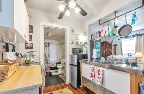 Waxahachie Cottage | Entire Cozy Cottage w/ Private Parking - Pet-friendly, too! by RedAwning