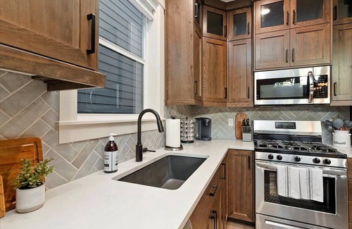 Southeast Boise House | New Modern Home Close to Downtown, Bronco Stadium & Greenbelt!