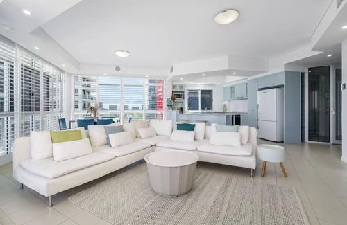 Coolangatta Apartment | Aqua La Vista A Dreamy Coastal Escape by the Beach
