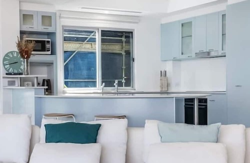 Coolangatta Apartment | Aqua La Vista A Dreamy Coastal Escape by the Beach