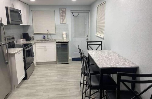 Parrish Apartment | 2 Bedroom 749204 by Houzlet