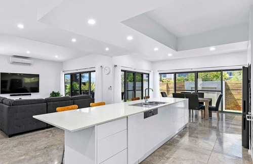 Kawungan House | Exquisite Manor on Davis