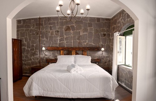 Caminhos da Eulalia Hotel | Casa de Pedra Mena Kaho