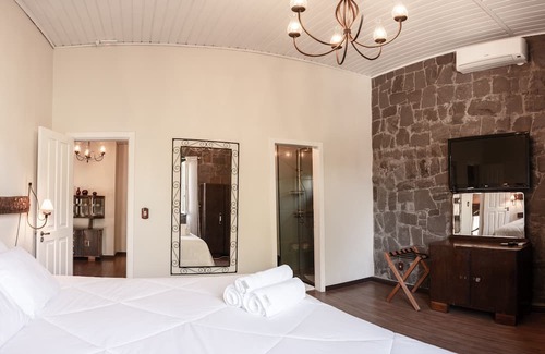 Caminhos da Eulalia Hotel | Casa de Pedra Mena Kaho