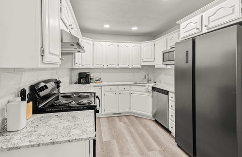 Bentonville House | Spring Break|5 Min to Downtown|Sleeps 8