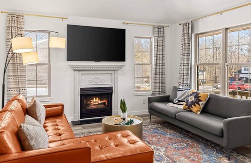 Bentonville House | Spring Break|5 Min to Downtown|Sleeps 8