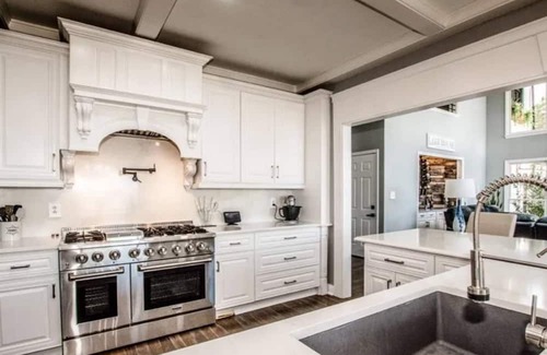 Mayhew House | New Listing! The White Lotus - Luxurious Waterfront home on Lk Norman - Pool - Private Beach - Dock