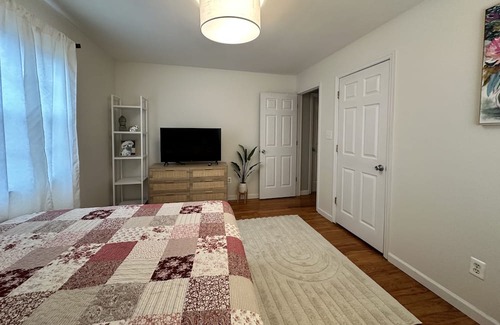 Geyser Crest House | Home away from Home in Saratoga! Private fenced in back yard and Dog Friendly!