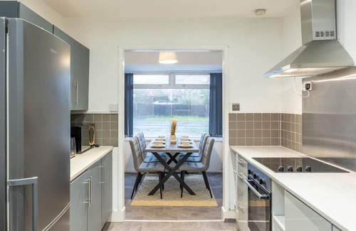 Cribbs Causeway House | Beautiful 3-Bed House in Bristol