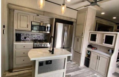 Buda House | New RV with Separate Living Area in Quiet RV Park just South of Austin