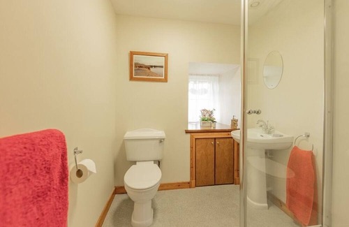 Homore Cottage | Traditional Thatched Cottage in the heart of South Uist. Pet friendly!