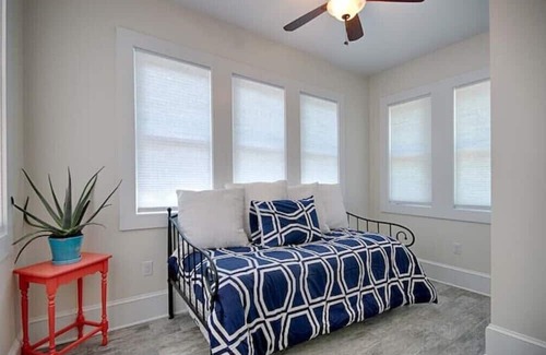 Hendersonville House | Heart of downtown