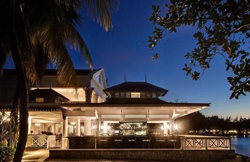 Montego Bay Resort | Colonial Style Villa w/ Free WiFi, Pool Access, Bar & Cocktail Lounge