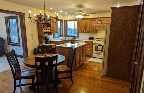 Ronks House | Large 5 BR home, Views of Amish farmland and Strasburg Railroad