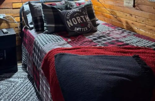 Alcona Cabin | Rustic Cozy Cabin In Innisfil Across from the Lake